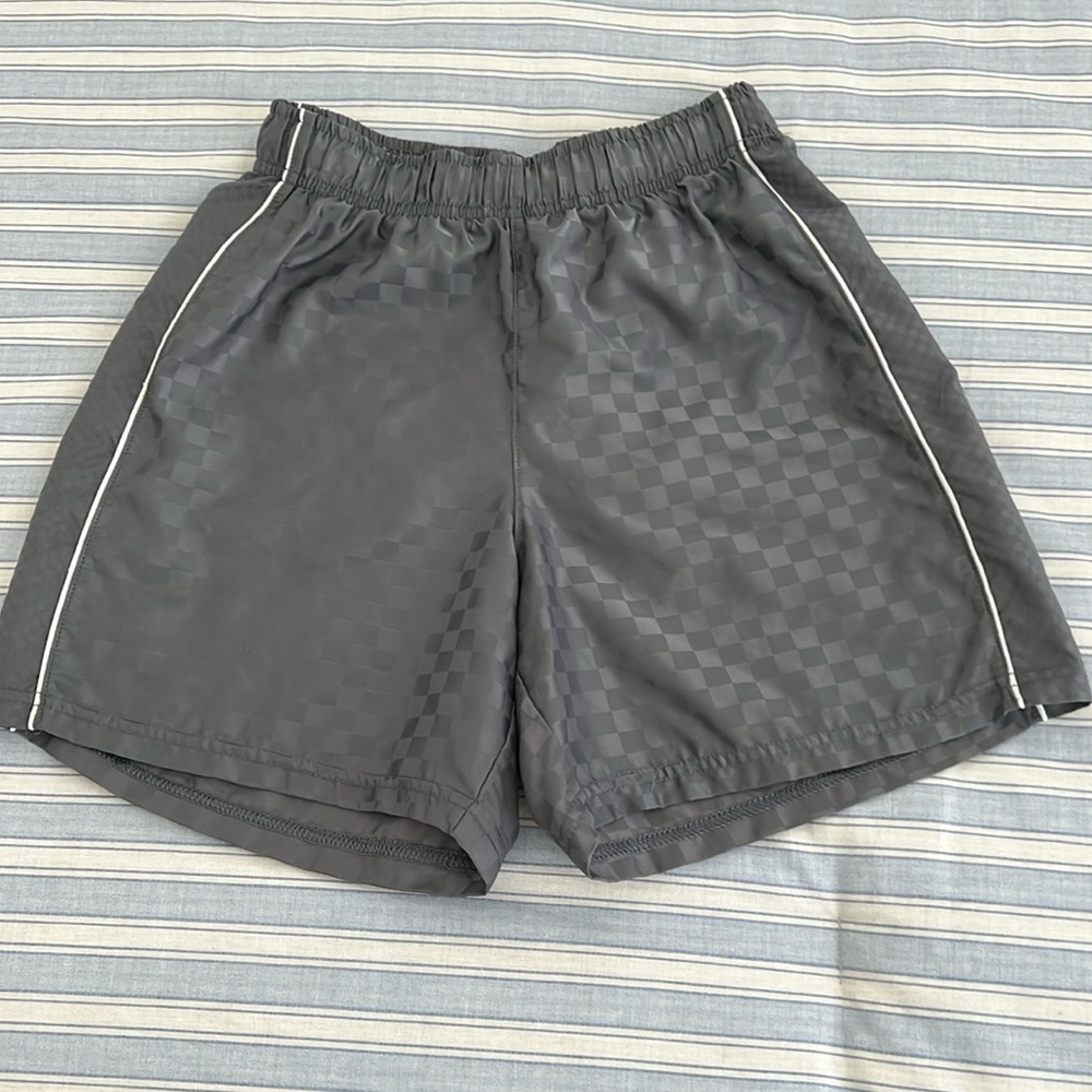 DSG BOYS SHORTS. SIZE M (10-12)